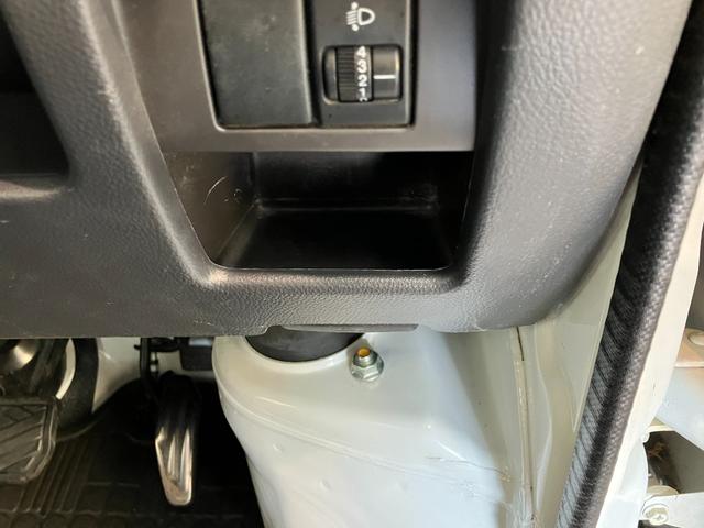 キャリイトラックＫＣ　４ＷＤ　Ａ／Ｔ　ＡＭ／ＦＭラジオ　車検整備付パートタイム４ＷＤ　ＡＭ／ＦＭラジオ　エアコン　パワステ　マニュアルレベリング　ゲートプロテクター　荷台マット（滋賀県）の中古車