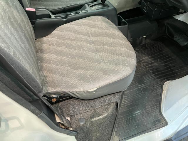 キャリイトラックＫＣ　４ＷＤ　Ａ／Ｔ　ＡＭ／ＦＭラジオ　車検整備付パートタイム４ＷＤ　ＡＭ／ＦＭラジオ　エアコン　パワステ　マニュアルレベリング　ゲートプロテクター　荷台マット（滋賀県）の中古車