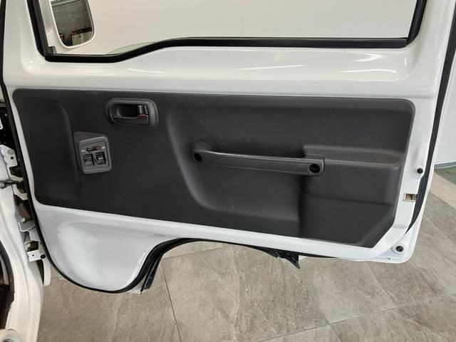 アクティトラックタウン　４ＷＤ　５ＭＴ　荷台作業灯　社外ＬＥＤ　車検整備付ＣＤステレオ　ＬＥＤヘッドライト　キーレスエントリー　パワーウインドウ　荷台作業灯　ホイールカバー　荷台マット　ゲートプロテクター　５速マニュアルミッション車　フルタイム４ＷＤ（滋賀県）の中古車