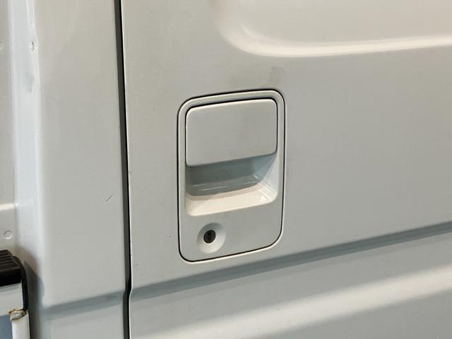 アクティトラックタウン　４ＷＤ　５ＭＴ　荷台作業灯　社外ＬＥＤ　車検整備付ＣＤステレオ　ＬＥＤヘッドライト　キーレスエントリー　パワーウインドウ　荷台作業灯　ホイールカバー　荷台マット　ゲートプロテクター　５速マニュアルミッション車　フルタイム４ＷＤ（滋賀県）の中古車