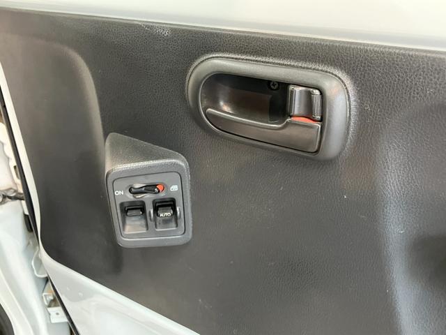 アクティトラックタウン　４ＷＤ　５ＭＴ　荷台作業灯　社外ＬＥＤ　車検整備付ＣＤステレオ　ＬＥＤヘッドライト　キーレスエントリー　パワーウインドウ　荷台作業灯　ホイールカバー　荷台マット　ゲートプロテクター　５速マニュアルミッション車　フルタイム４ＷＤ（滋賀県）の中古車