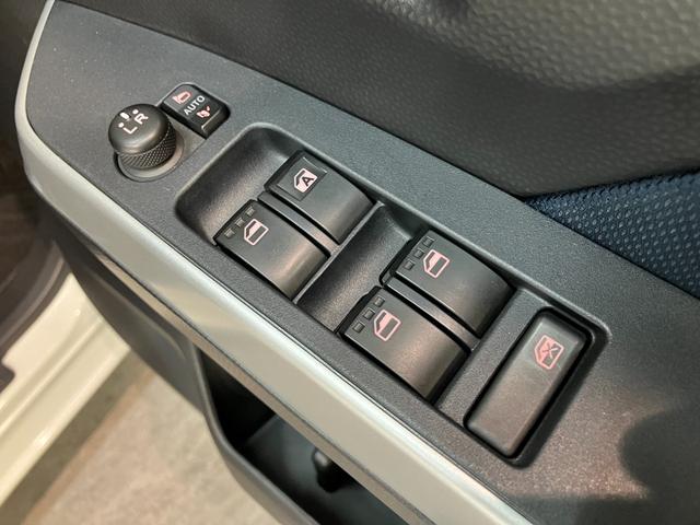 ルーミーカスタムＧ　フルセグナビ　パノラマカメラ　前席シートヒーター衝突被害軽減ブレーキ　コーナーセンサー　フルセグナビ　Ｂｌｕｅｔｏｏｔｈ　ＤＶＤ　パノラマカメラ　前後ドラレコ　ＥＴＣ　両側電動スライドドア　ＬＥＤ　レーダークルーズコントロール　前席シートヒーター（滋賀県）の中古車