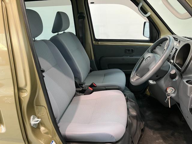 ハイゼットカーゴデッキバンＧＬ　４ＷＤ　ＡＴ車　ＣＤ　ＥＴＣ　キーレスＣＤステレオ　ＥＴＣ　フロントパワーウインドウ　キーレスエントリー　両側スライドドア　マニュアルレベリング　ルーフキャリア　パートタイム４ＷＤ（滋賀県）の中古車