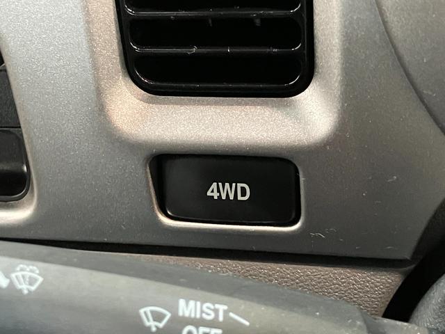 ハイゼットカーゴデッキバンＧＬ　４ＷＤ　ＡＴ車　ＣＤ　ＥＴＣ　キーレスＣＤステレオ　ＥＴＣ　フロントパワーウインドウ　キーレスエントリー　両側スライドドア　マニュアルレベリング　ルーフキャリア　パートタイム４ＷＤ（滋賀県）の中古車