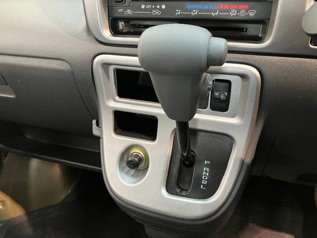 ハイゼットカーゴデッキバンＧＬ　４ＷＤ　ＡＴ車　ＣＤ　ＥＴＣ　キーレスＣＤステレオ　ＥＴＣ　フロントパワーウインドウ　キーレスエントリー　両側スライドドア　マニュアルレベリング　ルーフキャリア　パートタイム４ＷＤ（滋賀県）の中古車