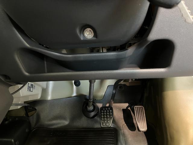 ハイゼットカーゴデッキバンＧＬ　４ＷＤ　ＡＴ車　ＣＤ　ＥＴＣ　キーレスＣＤステレオ　ＥＴＣ　フロントパワーウインドウ　キーレスエントリー　両側スライドドア　マニュアルレベリング　ルーフキャリア　パートタイム４ＷＤ（滋賀県）の中古車