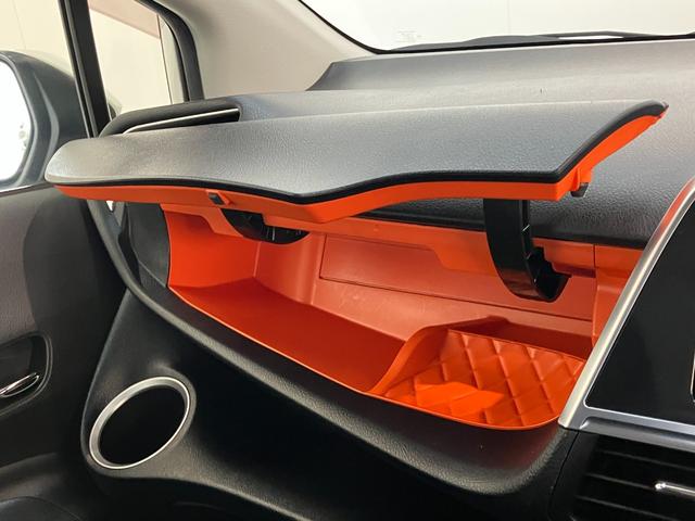 シエンタハイブリッドＧ　クエロ　コーナーセンサー　ワンセグナビトヨタセーフティセンス　コーナーセンサー　ワンセグナビ　Ｂｌｕｅｔｏｏｔｈ　バックカメラ　ＥＴＣ　前席シートヒーター　両側電動スライドドア　ＬＥＤ　オートエアコン　電動格納式ミラー　スマートキー（滋賀県）の中古車