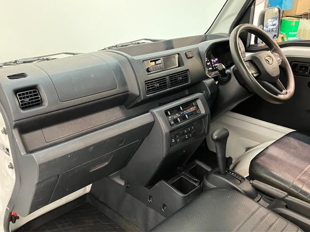 ハイゼットトラックスタンダード 4WD CVT コーナーセンサー 車検整備付衝突被害軽減ブレーキ コーナーセンサー パートタイム4WD AM/FMラジオ マニュアルエアコン マニュアルレベリング オートライト ゲートプロテクター 荷台マット(滋賀県)の中古車