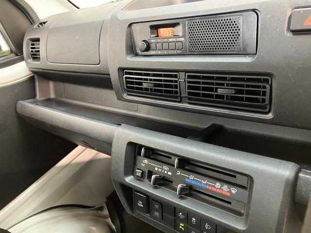 ハイゼットトラックスタンダード 4WD CVT コーナーセンサー 車検整備付衝突被害軽減ブレーキ コーナーセンサー パートタイム4WD AM/FMラジオ マニュアルエアコン マニュアルレベリング オートライト ゲートプロテクター 荷台マット(滋賀県)の中古車