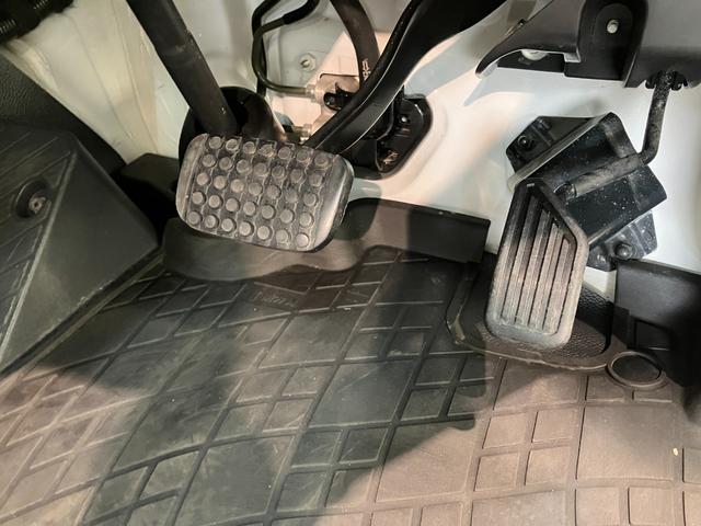 ハイゼットトラックスタンダード 4WD CVT コーナーセンサー 車検整備付衝突被害軽減ブレーキ コーナーセンサー パートタイム4WD AM/FMラジオ マニュアルエアコン マニュアルレベリング オートライト ゲートプロテクター 荷台マット(滋賀県)の中古車