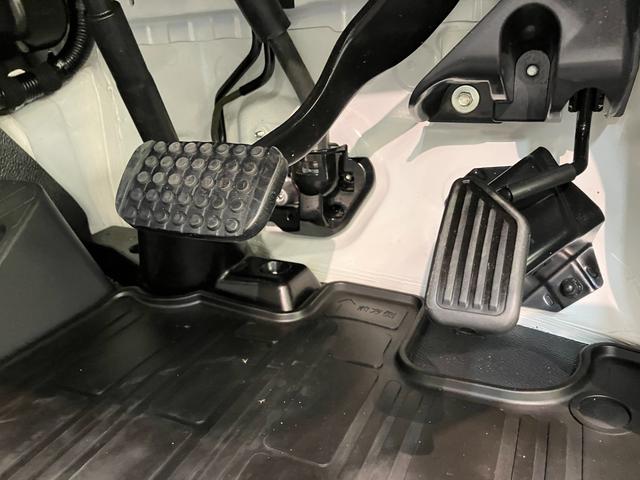 ハイゼットトラックスタンダード 4WD CVT車 ドラレコ ETC衝突被害軽減ブレーキ コーナーセンサー パートタイム4WD AM/FMラジオ ドラレコ ETC マニュアルエアコン マニュアルレベリング オートライト 電動格納式ミラー スマートキー エコアイドル(滋賀県)の中古車