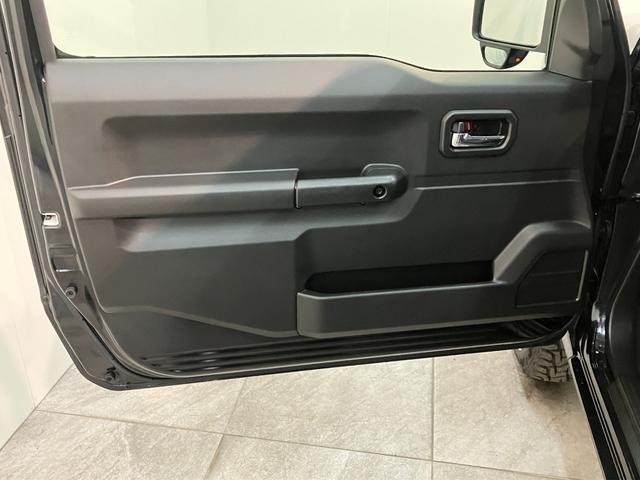 ジムニーＸＣ　５ＭＴ　ターボ　ディスプレイオーディオ　Ｒ／Ｔタイヤ衝突被害軽減ブレーキ　ディスプレイオーディオ　ＤＶＤ　Ｂｌｕｅｔｏｏｔｈ　ＵＳＢ　シートヒーター　クルーズコントロール　ダウンヒルアシストコントロール　スマートキー　ホワイトレターＲ／Ｔタイヤ（滋賀県）の中古車