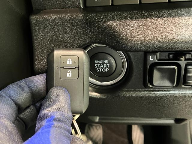 ジムニーＸＣ　５ＭＴ　ターボ　ディスプレイオーディオ　Ｒ／Ｔタイヤ衝突被害軽減ブレーキ　ディスプレイオーディオ　ＤＶＤ　Ｂｌｕｅｔｏｏｔｈ　ＵＳＢ　シートヒーター　クルーズコントロール　ダウンヒルアシストコントロール　スマートキー　ホワイトレターＲ／Ｔタイヤ（滋賀県）の中古車