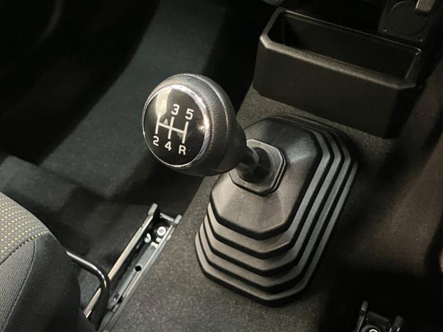 ジムニーＸＣ　５ＭＴ　ターボ　ディスプレイオーディオ　Ｒ／Ｔタイヤ衝突被害軽減ブレーキ　ディスプレイオーディオ　ＤＶＤ　Ｂｌｕｅｔｏｏｔｈ　ＵＳＢ　シートヒーター　クルーズコントロール　ダウンヒルアシストコントロール　スマートキー　ホワイトレターＲ／Ｔタイヤ（滋賀県）の中古車