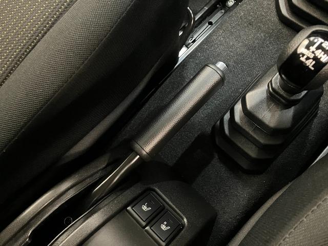 ジムニーＸＣ　５ＭＴ　ターボ　ディスプレイオーディオ　Ｒ／Ｔタイヤ衝突被害軽減ブレーキ　ディスプレイオーディオ　ＤＶＤ　Ｂｌｕｅｔｏｏｔｈ　ＵＳＢ　シートヒーター　クルーズコントロール　ダウンヒルアシストコントロール　スマートキー　ホワイトレターＲ／Ｔタイヤ（滋賀県）の中古車