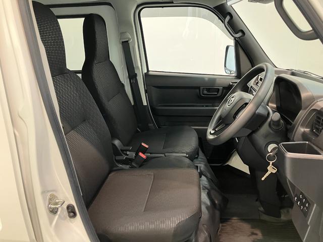 ハイゼットカーゴＤＸ　４ＷＤ　キーレス　前席パワーウインドウ　ドラレコ衝突被害軽減ブレーキ　スマアシ　コーナーセンサー　前席パワーウインドウ　ＡＭ／ＦＭステレオ　ドラレコ　両側スライドドア　パートタイム４ＷＤ　オートライト　マニュアルレベリング　キーレス　ＣＶＴ車（滋賀県）の中古車