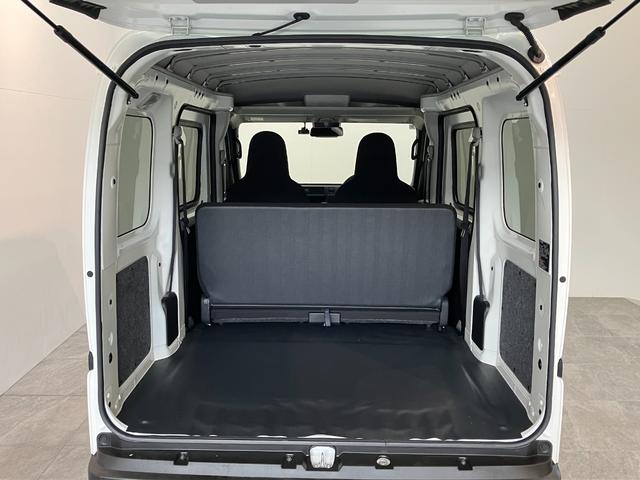 ハイゼットカーゴＤＸ　４ＷＤ　キーレス　前席パワーウインドウ　ドラレコ衝突被害軽減ブレーキ　スマアシ　コーナーセンサー　前席パワーウインドウ　ＡＭ／ＦＭステレオ　ドラレコ　両側スライドドア　パートタイム４ＷＤ　オートライト　マニュアルレベリング　キーレス　ＣＶＴ車（滋賀県）の中古車