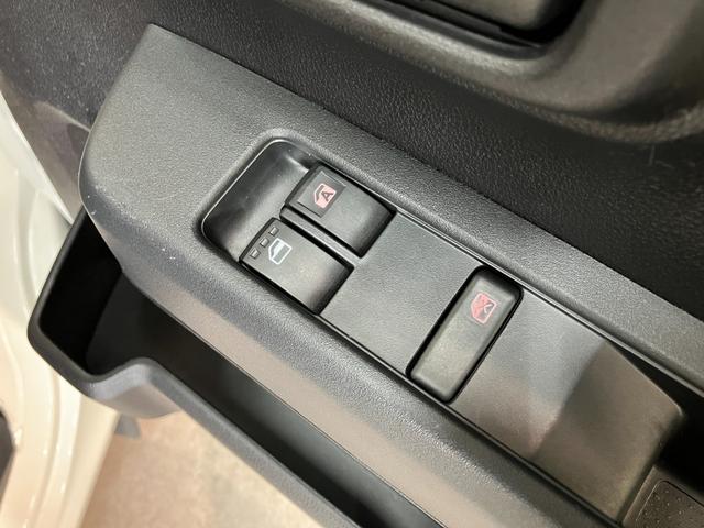 ハイゼットカーゴＤＸ　４ＷＤ　キーレス　前席パワーウインドウ　ドラレコ衝突被害軽減ブレーキ　スマアシ　コーナーセンサー　前席パワーウインドウ　ＡＭ／ＦＭステレオ　ドラレコ　両側スライドドア　パートタイム４ＷＤ　オートライト　マニュアルレベリング　キーレス　ＣＶＴ車（滋賀県）の中古車