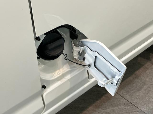 ハイゼットカーゴＤＸ　４ＷＤ　キーレス　前席パワーウインドウ　ドラレコ衝突被害軽減ブレーキ　スマアシ　コーナーセンサー　前席パワーウインドウ　ＡＭ／ＦＭステレオ　ドラレコ　両側スライドドア　パートタイム４ＷＤ　オートライト　マニュアルレベリング　キーレス　ＣＶＴ車（滋賀県）の中古車