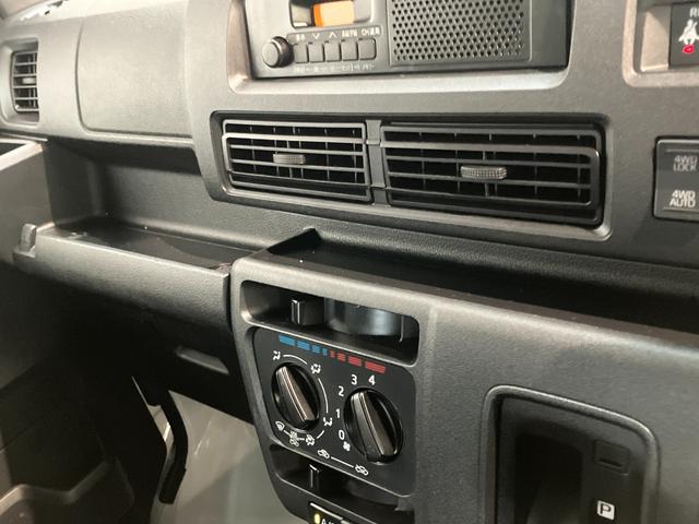 ハイゼットカーゴＤＸ　４ＷＤ　キーレス　前席パワーウインドウ　ドラレコ衝突被害軽減ブレーキ　スマアシ　コーナーセンサー　前席パワーウインドウ　ＡＭ／ＦＭステレオ　ドラレコ　両側スライドドア　パートタイム４ＷＤ　オートライト　マニュアルレベリング　キーレス　ＣＶＴ車（滋賀県）の中古車