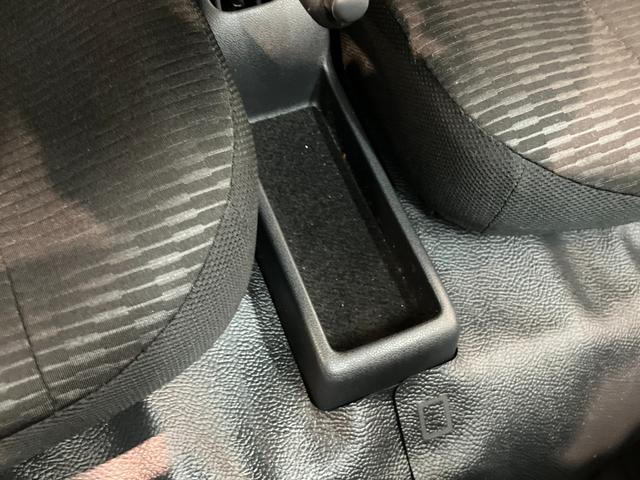 ハイゼットカーゴＤＸ　４ＷＤ　キーレス　前席パワーウインドウ　ドラレコ衝突被害軽減ブレーキ　スマアシ　コーナーセンサー　前席パワーウインドウ　ＡＭ／ＦＭステレオ　ドラレコ　両側スライドドア　パートタイム４ＷＤ　オートライト　マニュアルレベリング　キーレス　ＣＶＴ車（滋賀県）の中古車