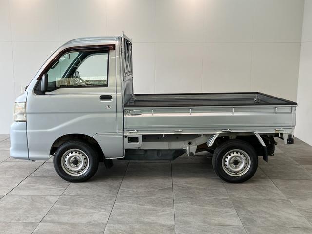 ハイゼットトラックエアコン・パワステスペシャルＶＳ　４ＷＤ　５ＭＴ　車検整備付エアコン　パワステ　ＡＭ／ＦＭラジオ　荷台作業灯　ゲートプロテクター　荷台マット　バッテリーカバー　パートタイム４ＷＤ　５速マニュアルミッション車　タイヤ４本新品交換済み（滋賀県）の中古車