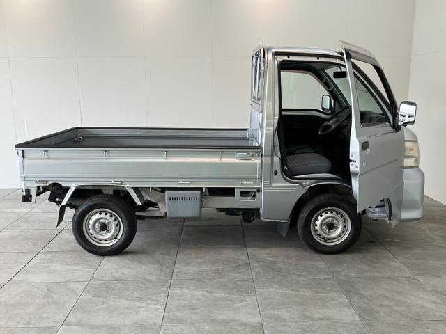 ハイゼットトラックエアコン・パワステスペシャルＶＳ　４ＷＤ　５ＭＴ　車検整備付エアコン　パワステ　ＡＭ／ＦＭラジオ　荷台作業灯　ゲートプロテクター　荷台マット　バッテリーカバー　パートタイム４ＷＤ　５速マニュアルミッション車　タイヤ４本新品交換済み（滋賀県）の中古車
