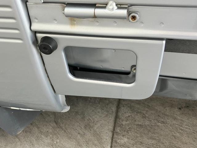 ハイゼットトラックエアコン・パワステスペシャルＶＳ　４ＷＤ　５ＭＴ　車検整備付エアコン　パワステ　ＡＭ／ＦＭラジオ　荷台作業灯　ゲートプロテクター　荷台マット　バッテリーカバー　パートタイム４ＷＤ　５速マニュアルミッション車　タイヤ４本新品交換済み（滋賀県）の中古車