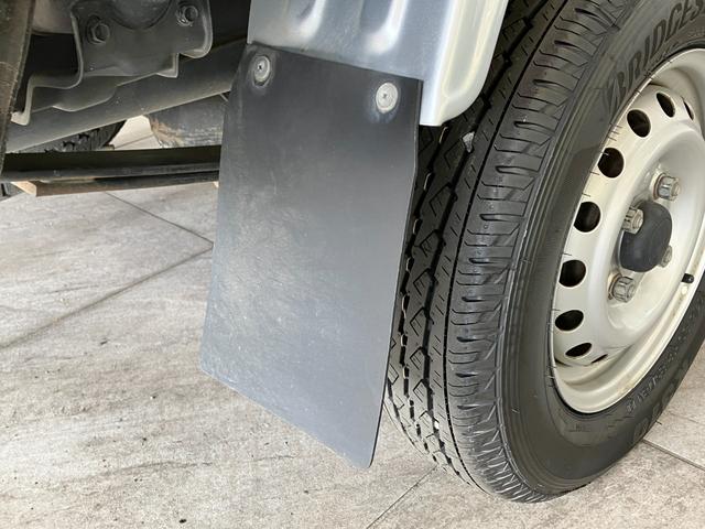 ハイゼットトラックエアコン・パワステスペシャルＶＳ　４ＷＤ　５ＭＴ　車検整備付エアコン　パワステ　ＡＭ／ＦＭラジオ　荷台作業灯　ゲートプロテクター　荷台マット　バッテリーカバー　パートタイム４ＷＤ　５速マニュアルミッション車　タイヤ４本新品交換済み（滋賀県）の中古車