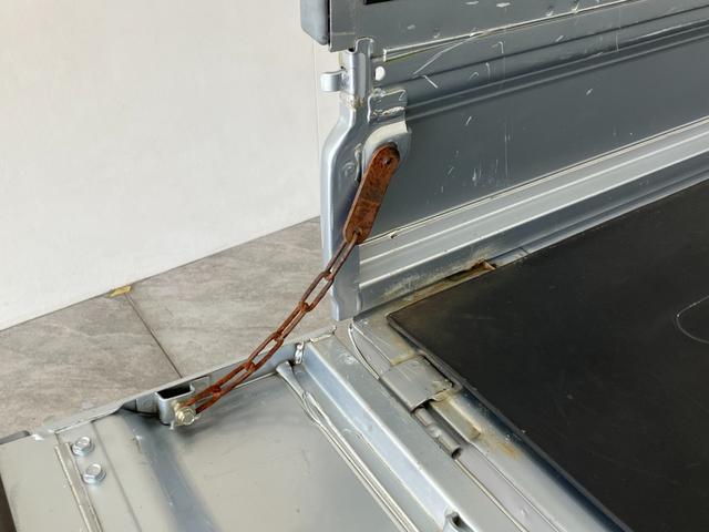 ハイゼットトラックエアコン・パワステスペシャルＶＳ　４ＷＤ　５ＭＴ　車検整備付エアコン　パワステ　ＡＭ／ＦＭラジオ　荷台作業灯　ゲートプロテクター　荷台マット　バッテリーカバー　パートタイム４ＷＤ　５速マニュアルミッション車　タイヤ４本新品交換済み（滋賀県）の中古車