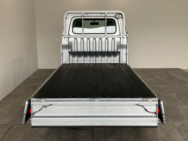 ハイゼットトラックエアコン・パワステスペシャルＶＳ　４ＷＤ　５ＭＴ　車検整備付エアコン　パワステ　ＡＭ／ＦＭラジオ　荷台作業灯　ゲートプロテクター　荷台マット　バッテリーカバー　パートタイム４ＷＤ　５速マニュアルミッション車　タイヤ４本新品交換済み（滋賀県）の中古車