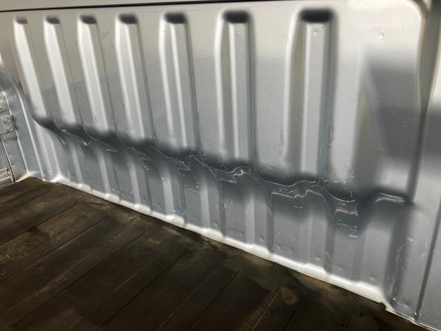 ハイゼットトラックエアコン・パワステスペシャルＶＳ　４ＷＤ　５ＭＴ　車検整備付エアコン　パワステ　ＡＭ／ＦＭラジオ　荷台作業灯　ゲートプロテクター　荷台マット　バッテリーカバー　パートタイム４ＷＤ　５速マニュアルミッション車　タイヤ４本新品交換済み（滋賀県）の中古車