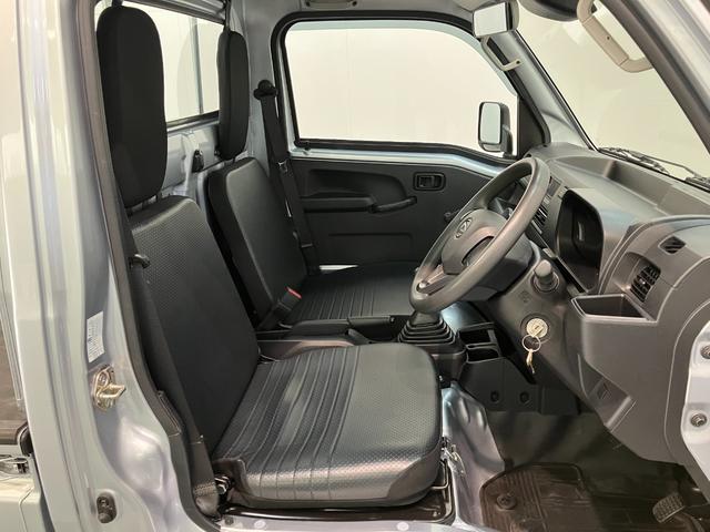 ハイゼットトラックスタンダード　パートタイム４ＷＤ　５ＭＴ　コーナーセンサー衝突被害軽減ブレーキ　コーナーセンサー　パートタイム４ＷＤ　ＡＭ／ＦＭラジオ　マニュアルエアコン　マニュアルレベリング　エコアイドル　ゲートプロテクター　荷台ゴムマット（滋賀県）の中古車