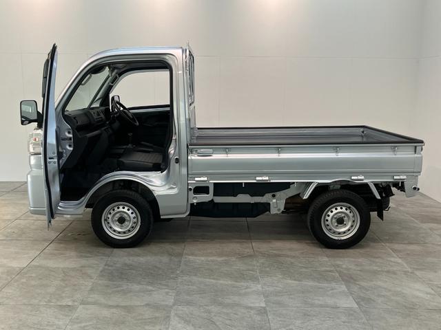ハイゼットトラックスタンダード　パートタイム４ＷＤ　５ＭＴ　コーナーセンサー衝突被害軽減ブレーキ　コーナーセンサー　パートタイム４ＷＤ　ＡＭ／ＦＭラジオ　マニュアルエアコン　マニュアルレベリング　エコアイドル　ゲートプロテクター　荷台ゴムマット（滋賀県）の中古車