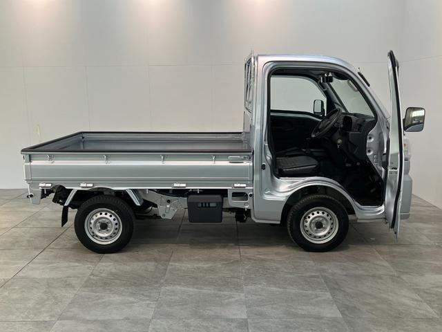 ハイゼットトラックスタンダード　パートタイム４ＷＤ　５ＭＴ　コーナーセンサー衝突被害軽減ブレーキ　コーナーセンサー　パートタイム４ＷＤ　ＡＭ／ＦＭラジオ　マニュアルエアコン　マニュアルレベリング　エコアイドル　ゲートプロテクター　荷台ゴムマット（滋賀県）の中古車
