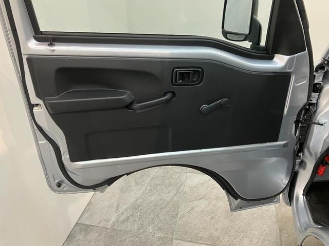 ハイゼットトラックスタンダード　パートタイム４ＷＤ　５ＭＴ　コーナーセンサー衝突被害軽減ブレーキ　コーナーセンサー　パートタイム４ＷＤ　ＡＭ／ＦＭラジオ　マニュアルエアコン　マニュアルレベリング　エコアイドル　ゲートプロテクター　荷台ゴムマット（滋賀県）の中古車