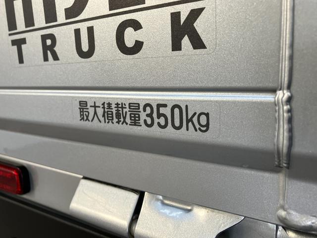 ハイゼットトラックスタンダード　パートタイム４ＷＤ　５ＭＴ　コーナーセンサー衝突被害軽減ブレーキ　コーナーセンサー　パートタイム４ＷＤ　ＡＭ／ＦＭラジオ　マニュアルエアコン　マニュアルレベリング　エコアイドル　ゲートプロテクター　荷台ゴムマット（滋賀県）の中古車