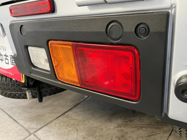 ハイゼットトラックスタンダード　パートタイム４ＷＤ　５ＭＴ　コーナーセンサー衝突被害軽減ブレーキ　コーナーセンサー　パートタイム４ＷＤ　ＡＭ／ＦＭラジオ　マニュアルエアコン　マニュアルレベリング　エコアイドル　ゲートプロテクター　荷台ゴムマット（滋賀県）の中古車