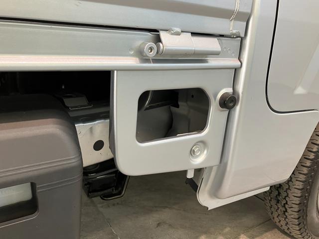 ハイゼットトラックスタンダード　パートタイム４ＷＤ　５ＭＴ　コーナーセンサー衝突被害軽減ブレーキ　コーナーセンサー　パートタイム４ＷＤ　ＡＭ／ＦＭラジオ　マニュアルエアコン　マニュアルレベリング　エコアイドル　ゲートプロテクター　荷台ゴムマット（滋賀県）の中古車