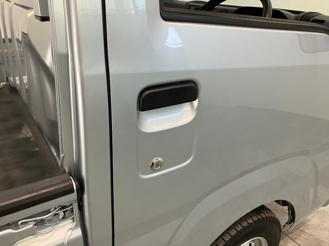 ハイゼットトラックスタンダード　パートタイム４ＷＤ　５ＭＴ　コーナーセンサー衝突被害軽減ブレーキ　コーナーセンサー　パートタイム４ＷＤ　ＡＭ／ＦＭラジオ　マニュアルエアコン　マニュアルレベリング　エコアイドル　ゲートプロテクター　荷台ゴムマット（滋賀県）の中古車