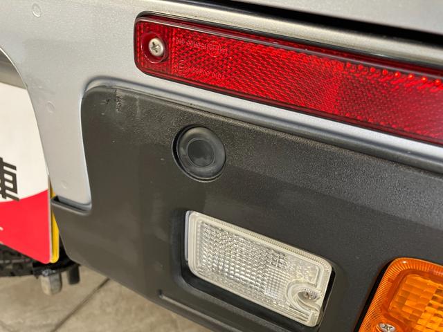 ハイゼットトラックスタンダード　パートタイム４ＷＤ　５ＭＴ　コーナーセンサー衝突被害軽減ブレーキ　コーナーセンサー　パートタイム４ＷＤ　ＡＭ／ＦＭラジオ　マニュアルエアコン　マニュアルレベリング　エコアイドル　ゲートプロテクター　荷台ゴムマット（滋賀県）の中古車