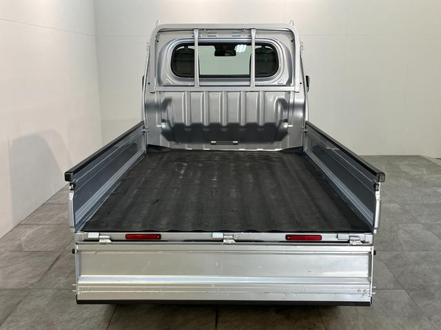 ハイゼットトラックスタンダード　パートタイム４ＷＤ　５ＭＴ　コーナーセンサー衝突被害軽減ブレーキ　コーナーセンサー　パートタイム４ＷＤ　ＡＭ／ＦＭラジオ　マニュアルエアコン　マニュアルレベリング　エコアイドル　ゲートプロテクター　荷台ゴムマット（滋賀県）の中古車