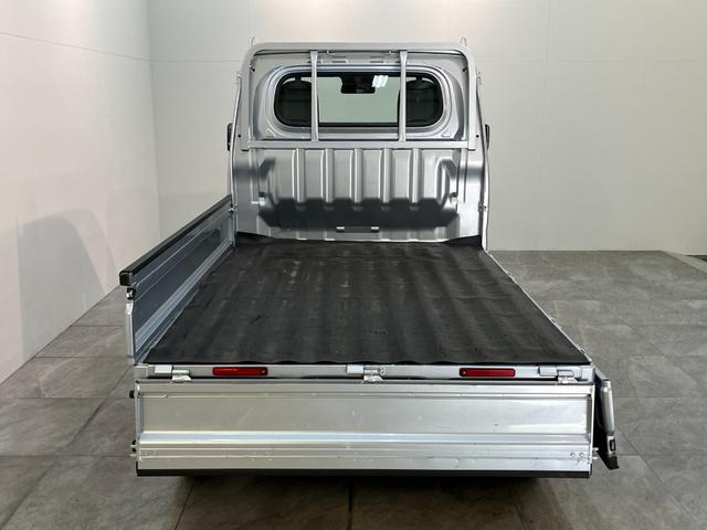 ハイゼットトラックスタンダード　パートタイム４ＷＤ　５ＭＴ　コーナーセンサー衝突被害軽減ブレーキ　コーナーセンサー　パートタイム４ＷＤ　ＡＭ／ＦＭラジオ　マニュアルエアコン　マニュアルレベリング　エコアイドル　ゲートプロテクター　荷台ゴムマット（滋賀県）の中古車