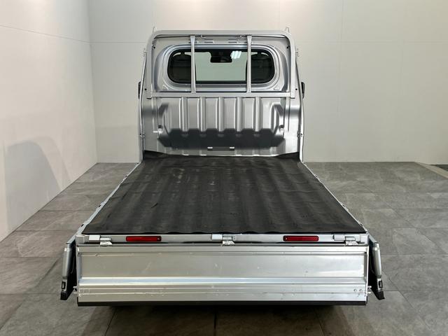 ハイゼットトラックスタンダード　パートタイム４ＷＤ　５ＭＴ　コーナーセンサー衝突被害軽減ブレーキ　コーナーセンサー　パートタイム４ＷＤ　ＡＭ／ＦＭラジオ　マニュアルエアコン　マニュアルレベリング　エコアイドル　ゲートプロテクター　荷台ゴムマット（滋賀県）の中古車