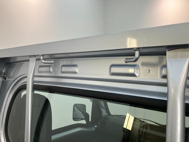 ハイゼットトラックスタンダード　パートタイム４ＷＤ　５ＭＴ　コーナーセンサー衝突被害軽減ブレーキ　コーナーセンサー　パートタイム４ＷＤ　ＡＭ／ＦＭラジオ　マニュアルエアコン　マニュアルレベリング　エコアイドル　ゲートプロテクター　荷台ゴムマット（滋賀県）の中古車