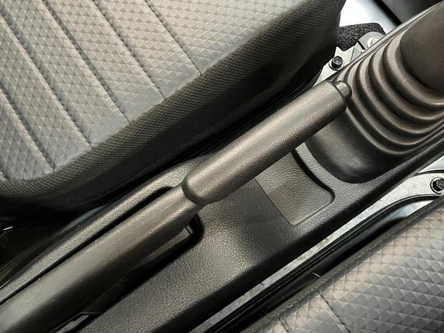 ハイゼットトラックスタンダード　パートタイム４ＷＤ　５ＭＴ　コーナーセンサー衝突被害軽減ブレーキ　コーナーセンサー　パートタイム４ＷＤ　ＡＭ／ＦＭラジオ　マニュアルエアコン　マニュアルレベリング　エコアイドル　ゲートプロテクター　荷台ゴムマット（滋賀県）の中古車