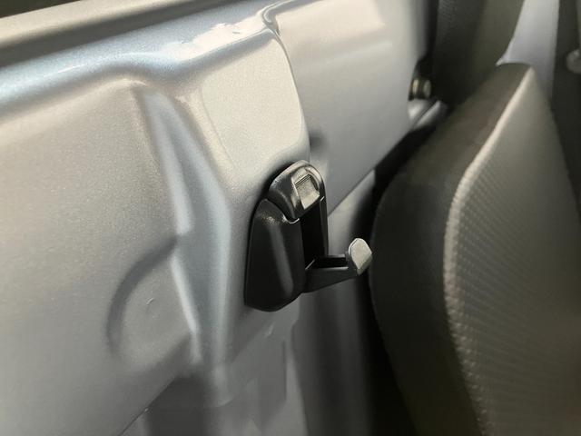 ハイゼットトラックスタンダード　パートタイム４ＷＤ　５ＭＴ　コーナーセンサー衝突被害軽減ブレーキ　コーナーセンサー　パートタイム４ＷＤ　ＡＭ／ＦＭラジオ　マニュアルエアコン　マニュアルレベリング　エコアイドル　ゲートプロテクター　荷台ゴムマット（滋賀県）の中古車