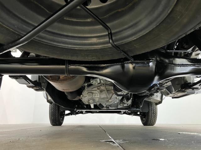 ハイゼットトラックスタンダード　パートタイム４ＷＤ　５ＭＴ　コーナーセンサー衝突被害軽減ブレーキ　コーナーセンサー　パートタイム４ＷＤ　ＡＭ／ＦＭラジオ　マニュアルエアコン　マニュアルレベリング　エコアイドル　ゲートプロテクター　荷台ゴムマット（滋賀県）の中古車