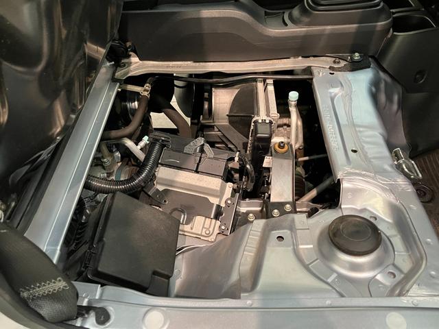 ハイゼットトラックスタンダード　パートタイム４ＷＤ　５ＭＴ　コーナーセンサー衝突被害軽減ブレーキ　コーナーセンサー　パートタイム４ＷＤ　ＡＭ／ＦＭラジオ　マニュアルエアコン　マニュアルレベリング　エコアイドル　ゲートプロテクター　荷台ゴムマット（滋賀県）の中古車