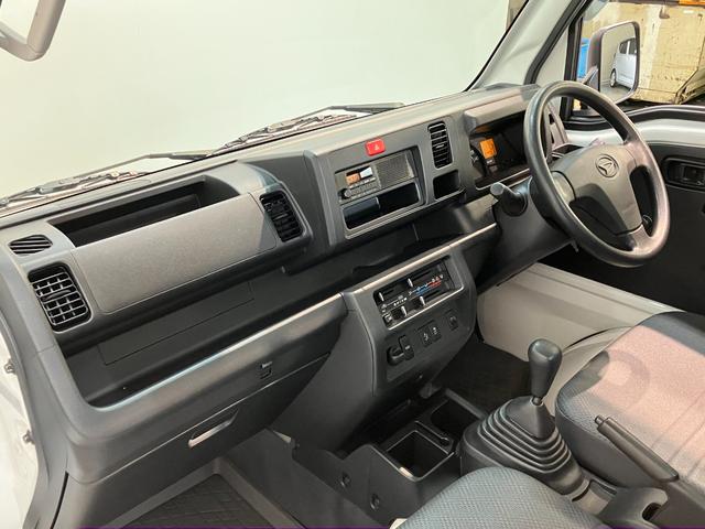 ハイゼットトラックスタンダードＳＡ３ｔ　５ＭＴ　４ＷＤ　ＬＥＤ　車検整備付衝突被害軽減ブレーキ　パートタイム４ＷＤ　５速マニュアルミッション車　ＡＭ／ＦＭラジオ　ドラレコ　マニュアルエアコン　マニュアルレベリング　ＬＥＤヘッドライト　タイヤ４本新品交換済み（滋賀県）の中古車